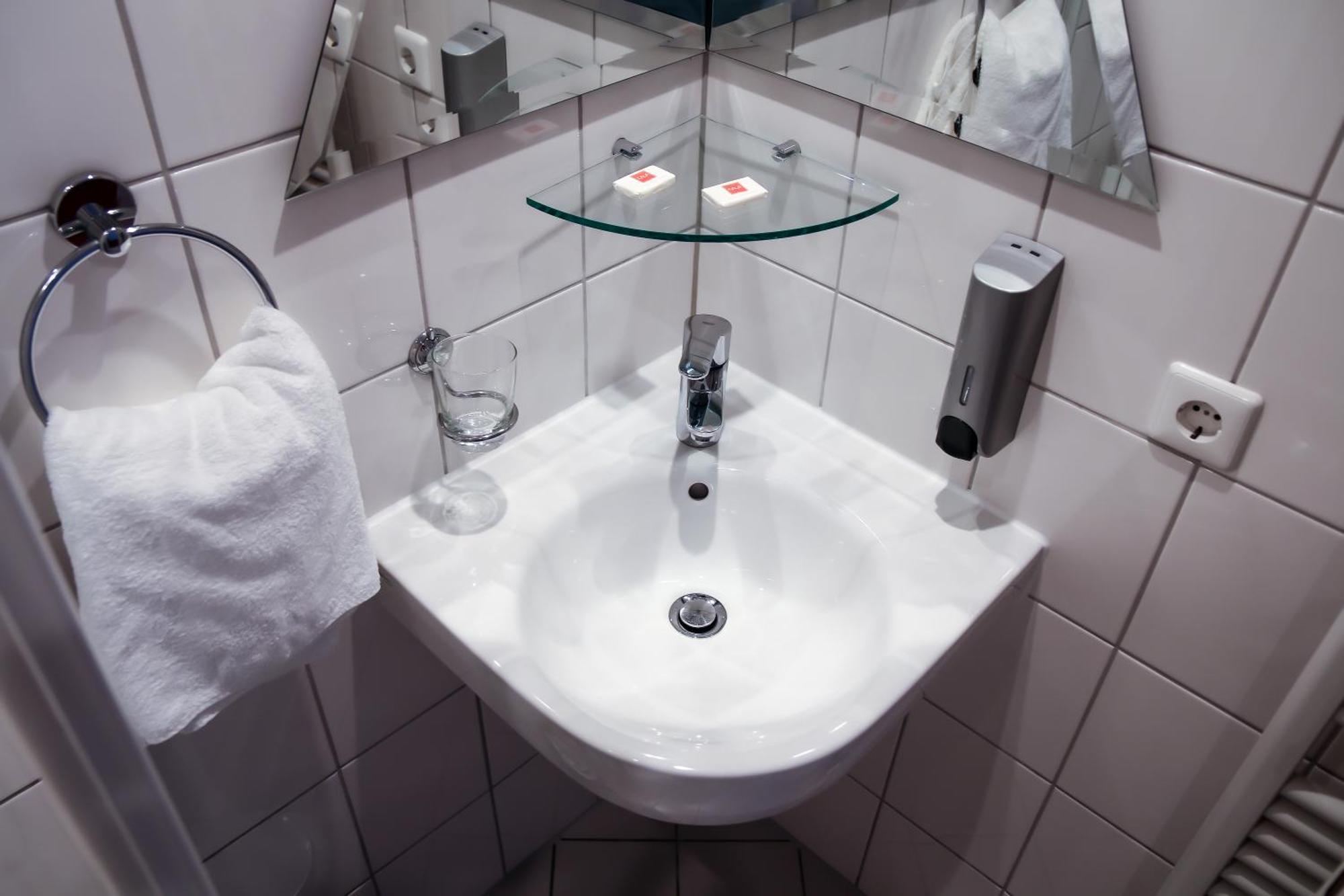 Hotel Alpha Штутгарт Екстер'єр фото